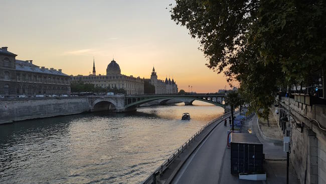 Exploring the Islands of Paris Along the Seine