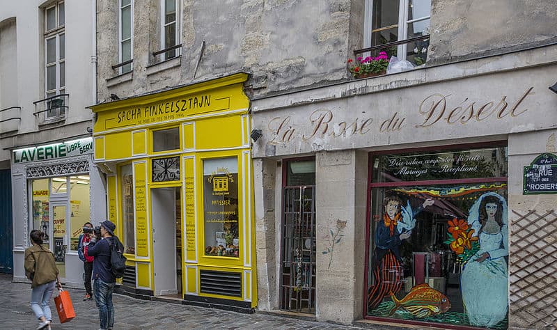 Le Marais architecture walking tour route through Paris