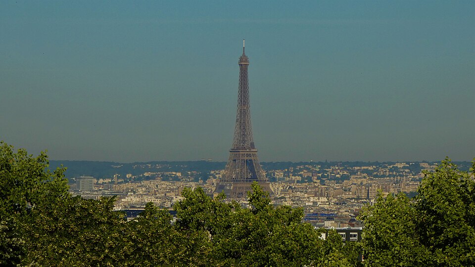 Free views of Paris from Parc de Belleville (including the Eiffel Tower) viewpoint.