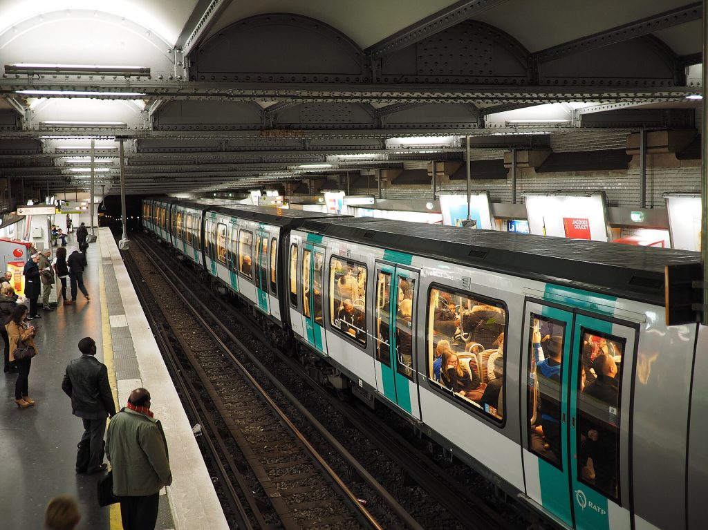 A Train at La Muette metro station