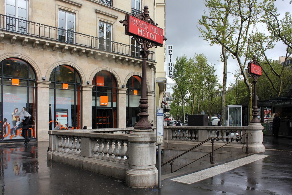 Paris Metro 12 Madeleine Eingang